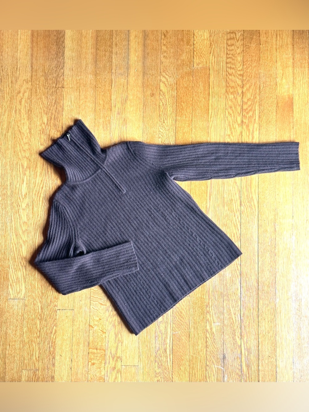 Neiman Marcus 100% Cashmere Dark Brown Women’s Sweater. Size M